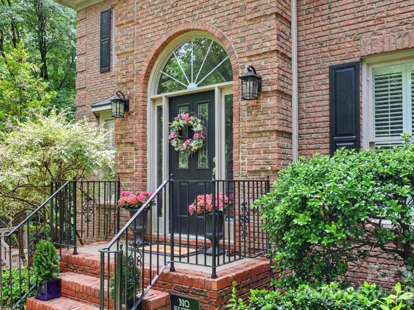 1218 Gateshead Lane, Matthews, NC 28105.  MLS# CAR4379369, YatesRealty ID 20677. 