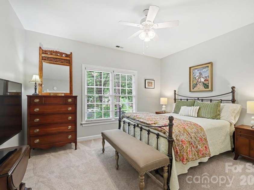 1218 Gateshead Lane, Matthews, NC 28105.  MLS# CAR4379369, YatesRealty ID 20677. 