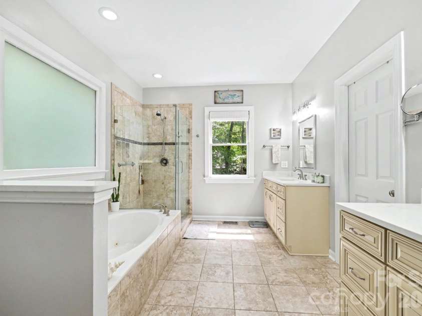 1218 Gateshead Lane, Matthews, NC 28105.  MLS# CAR4379369, YatesRealty ID 20677. 