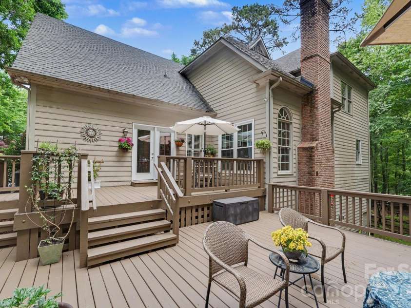1218 Gateshead Lane, Matthews, NC 28105.  MLS# CAR4379369, YatesRealty ID 20677. 