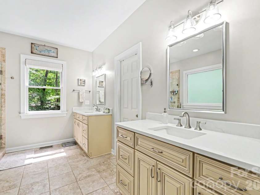 1218 Gateshead Lane, Matthews, NC 28105.  MLS# CAR4379369, YatesRealty ID 20677. 