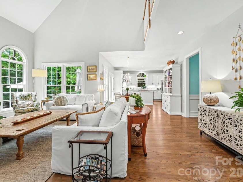 1218 Gateshead Lane, Matthews, NC 28105.  MLS# CAR4379369, YatesRealty ID 20677. Vaulted ceiling, recessed lights