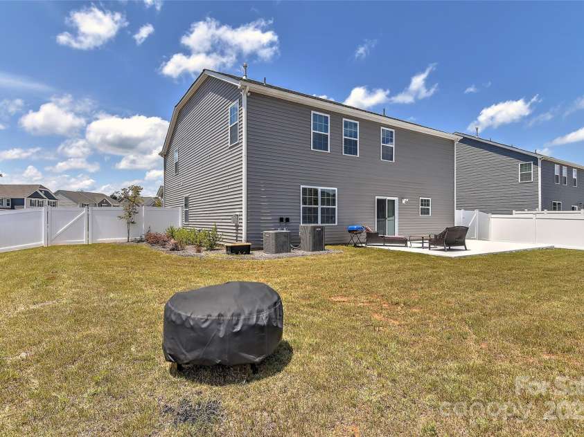 9505 Cotswood Place, Gastonia, NC 28056.  MLS# CAR4260674, YatesRealty ID 20677. 