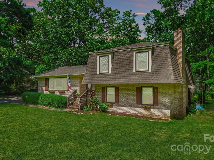121 Pelham Lane, Fort Mill, SC 29715.  MLS# CAR4272081, YatesRealty ID 20678. 