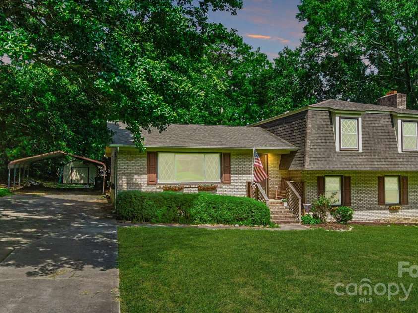 121 Pelham Lane, Fort Mill, SC 29715.  MLS# CAR4272081, YatesRealty ID 20678. 