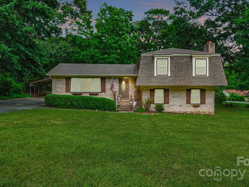 121 Pelham Lane, Fort Mill, SC 29715.  MLS# CAR4272081, YatesRealty ID 20678. 