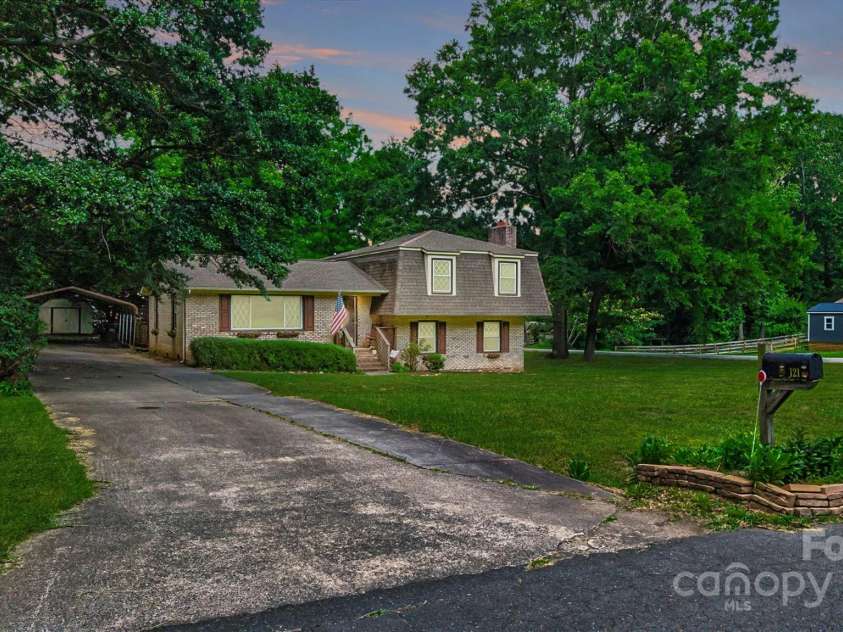 121 Pelham Lane, Fort Mill, SC 29715.  MLS# CAR4272081, YatesRealty ID 20678. 