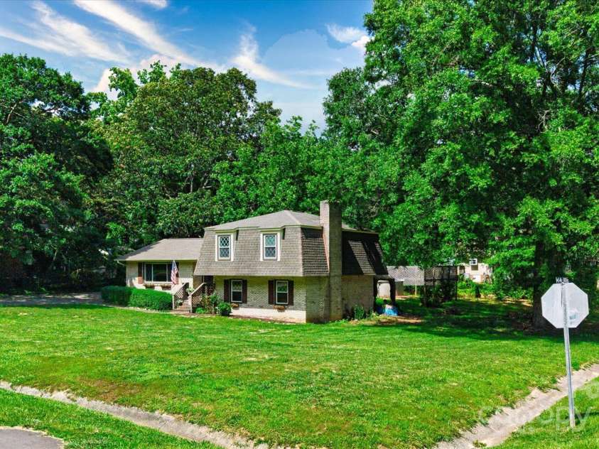 121 Pelham Lane, Fort Mill, SC 29715.  MLS# CAR4272081, YatesRealty ID 20678. 