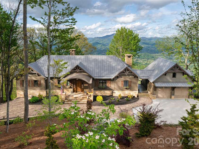 376 Wandering Trail, Waynesville, NC 28785.  MLS# CAR4376234, YatesRealty ID 20678. 