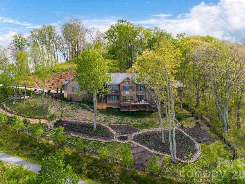 376 Wandering Trail, Waynesville, NC 28785.  MLS# CAR4376234, YatesRealty ID 20678. 