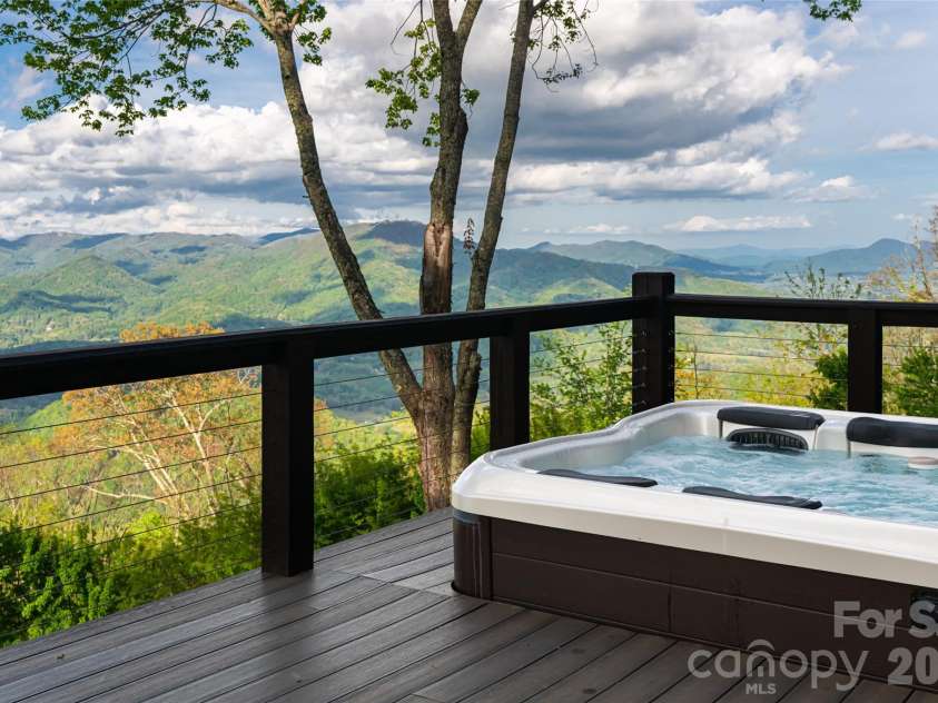376 Wandering Trail, Waynesville, NC 28785.  MLS# CAR4376234, YatesRealty ID 20678. 
