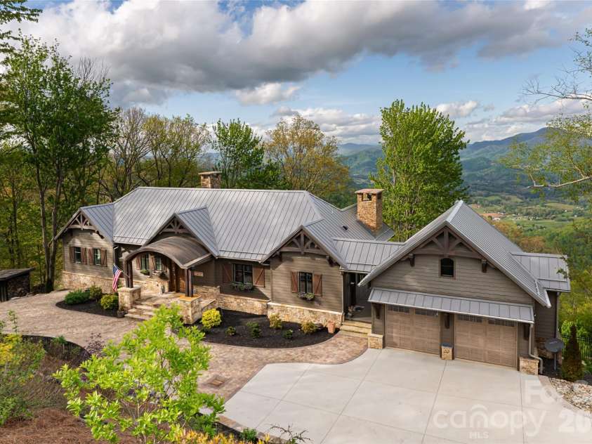 376 Wandering Trail, Waynesville, NC 28785.  MLS# CAR4376234, YatesRealty ID 20678. 