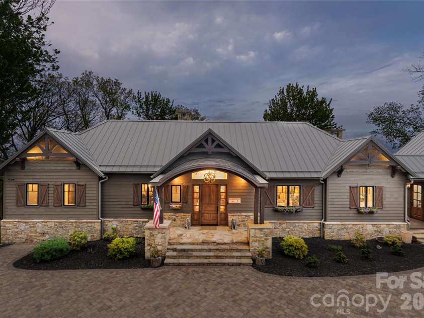 376 Wandering Trail, Waynesville, NC 28785.  MLS# CAR4376234, YatesRealty ID 20678. 
