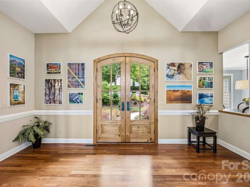 135 Crossvine Trail, Hendersonville, NC 28739.  MLS# CAR4366432, YatesRealty ID 20679. 