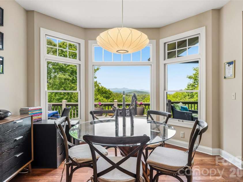 135 Crossvine Trail, Hendersonville, NC 28739.  MLS# CAR4366432, YatesRealty ID 20679. 