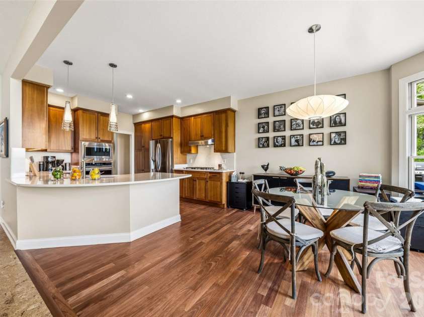 135 Crossvine Trail, Hendersonville, NC 28739.  MLS# CAR4366432, YatesRealty ID 20679. 