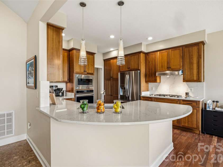 135 Crossvine Trail, Hendersonville, NC 28739.  MLS# CAR4366432, YatesRealty ID 20679. 