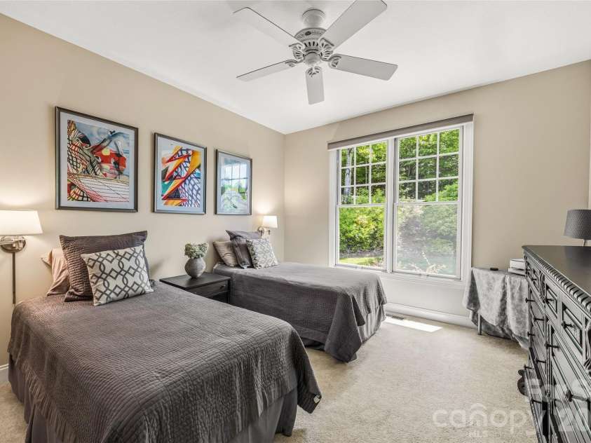 135 Crossvine Trail, Hendersonville, NC 28739.  MLS# CAR4366432, YatesRealty ID 20679. 