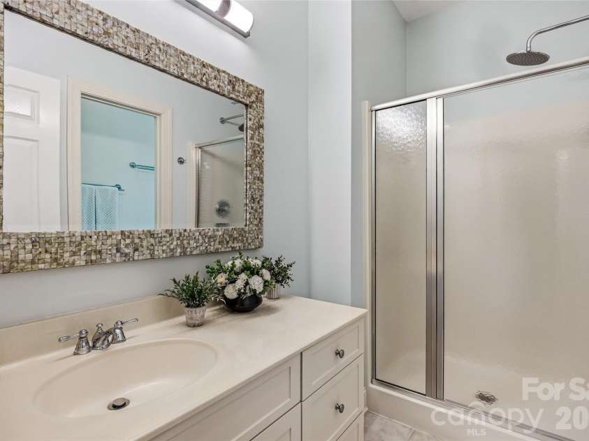 135 Crossvine Trail, Hendersonville, NC 28739.  MLS# CAR4366432, YatesRealty ID 20679. 