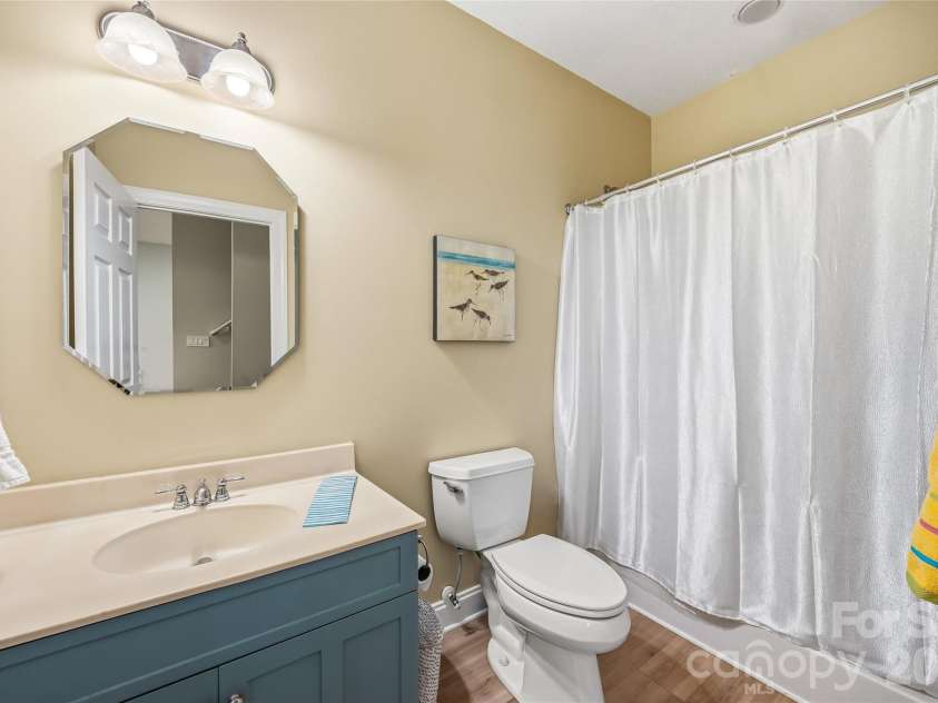 135 Crossvine Trail, Hendersonville, NC 28739.  MLS# CAR4366432, YatesRealty ID 20679. 