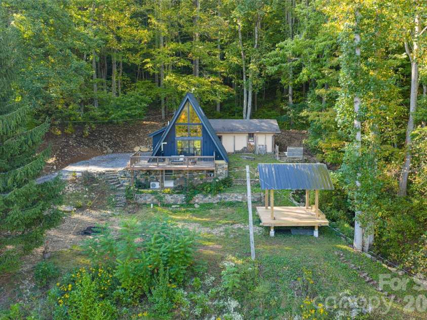 360 Banjo Branch Road, Burnsville, NC 28714.  MLS# CAR4379791, YatesRealty ID 20680. 