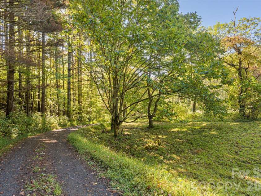 360 Banjo Branch Road, Burnsville, NC 28714.  MLS# CAR4379791, YatesRealty ID 20680. 