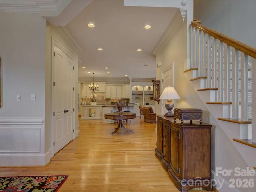 5060 Carmel Road, Charlotte, NC 28226.  MLS# CAR4363651, YatesRealty ID 20681. Foyer