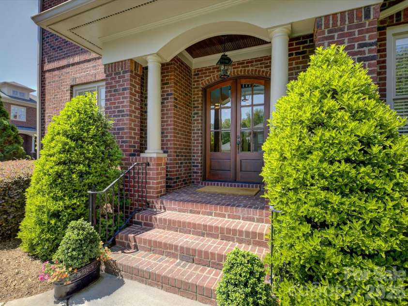 5060 Carmel Road, Charlotte, NC 28226.  MLS# CAR4363651, YatesRealty ID 20681. Front Entry