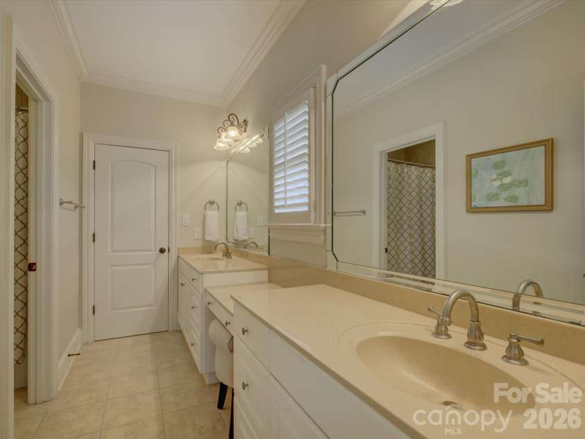 5060 Carmel Road, Charlotte, NC 28226.  MLS# CAR4363651, YatesRealty ID 20681. Full Bathroom