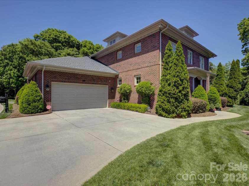5060 Carmel Road, Charlotte, NC 28226.  MLS# CAR4363651, YatesRealty ID 20681. Garage