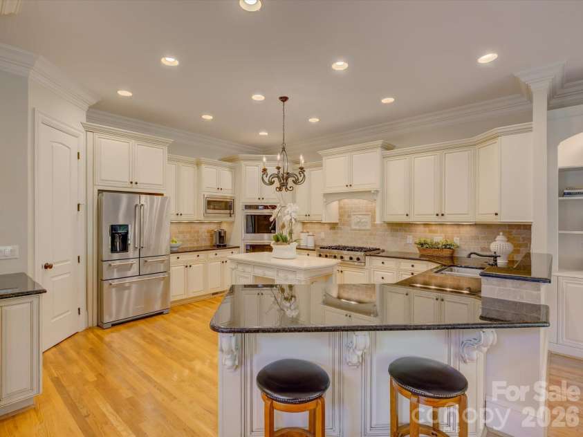 5060 Carmel Road, Charlotte, NC 28226.  MLS# CAR4363651, YatesRealty ID 20681. Kitchen