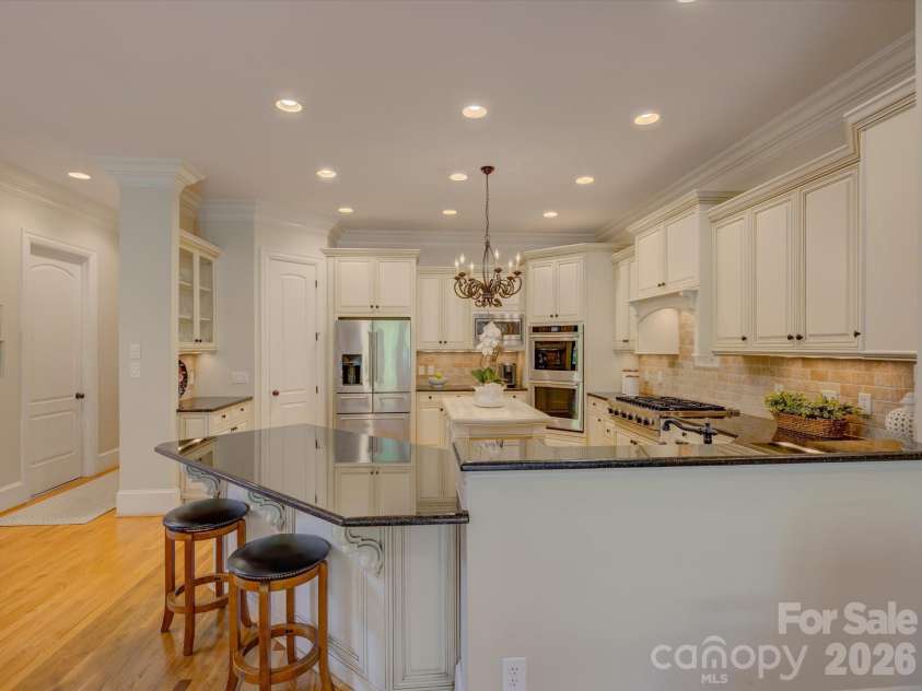 5060 Carmel Road, Charlotte, NC 28226.  MLS# CAR4363651, YatesRealty ID 20681. Kitchen