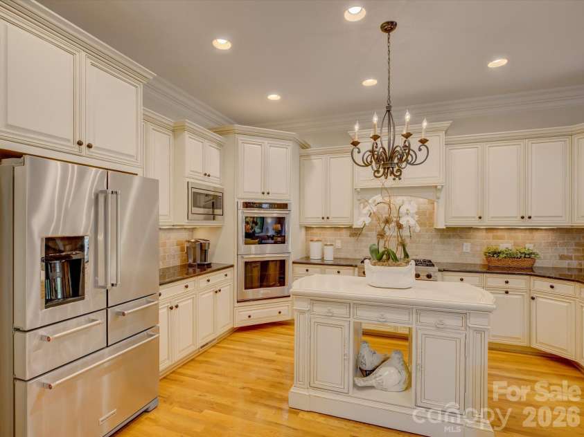 5060 Carmel Road, Charlotte, NC 28226.  MLS# CAR4363651, YatesRealty ID 20681. Kitchen