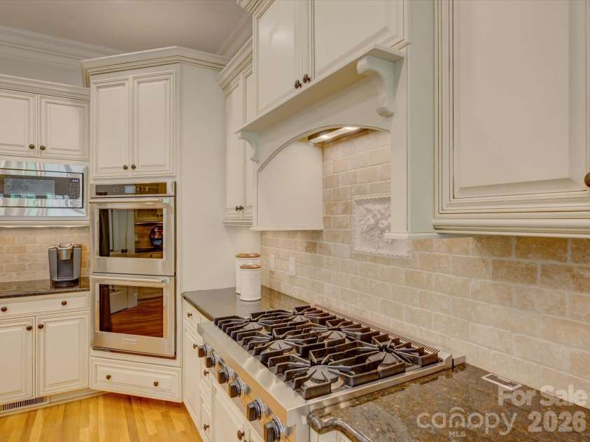 5060 Carmel Road, Charlotte, NC 28226.  MLS# CAR4363651, YatesRealty ID 20681. Kitchen