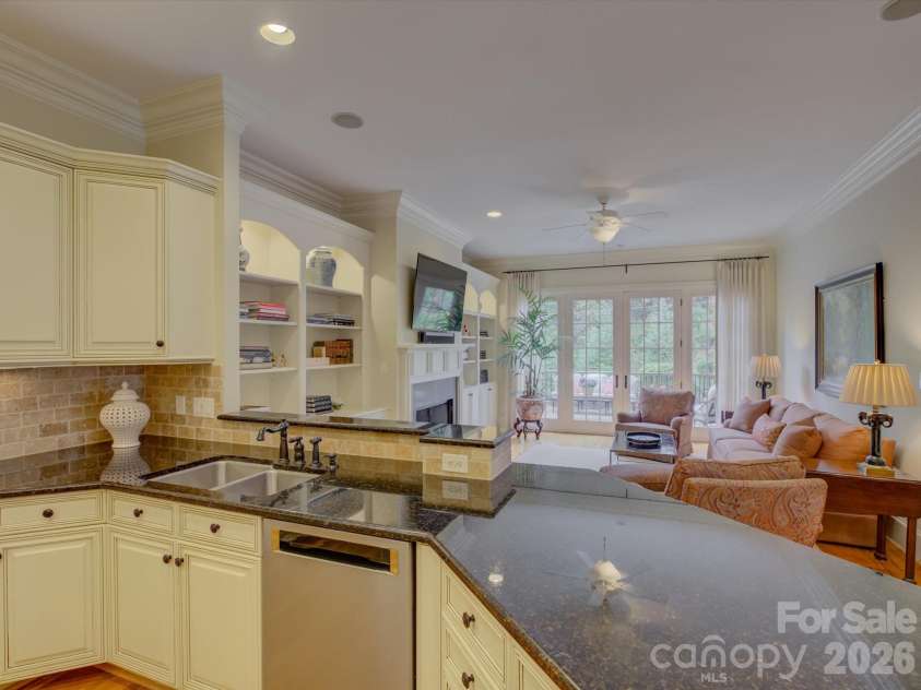 5060 Carmel Road, Charlotte, NC 28226.  MLS# CAR4363651, YatesRealty ID 20681. Kitchen