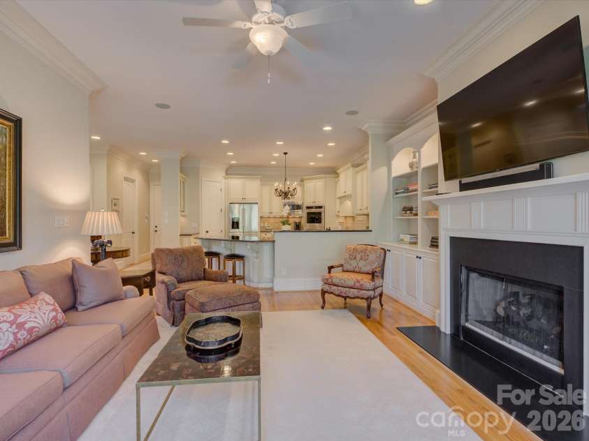 5060 Carmel Road, Charlotte, NC 28226.  MLS# CAR4363651, YatesRealty ID 20681. Living Room