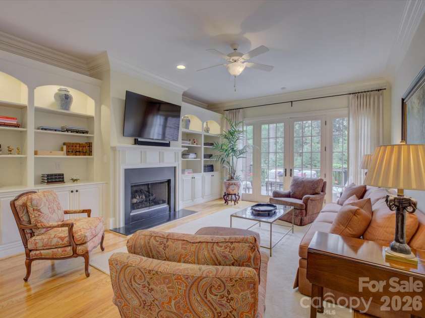 5060 Carmel Road, Charlotte, NC 28226.  MLS# CAR4363651, YatesRealty ID 20681. Living Room