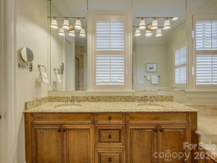 5060 Carmel Road, Charlotte, NC 28226.  MLS# CAR4363651, YatesRealty ID 20681. Primary Bathroom