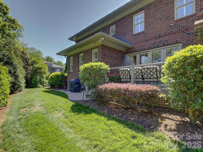5060 Carmel Road, Charlotte, NC 28226.  MLS# CAR4363651, YatesRealty ID 20681. Side Yard/Deck
