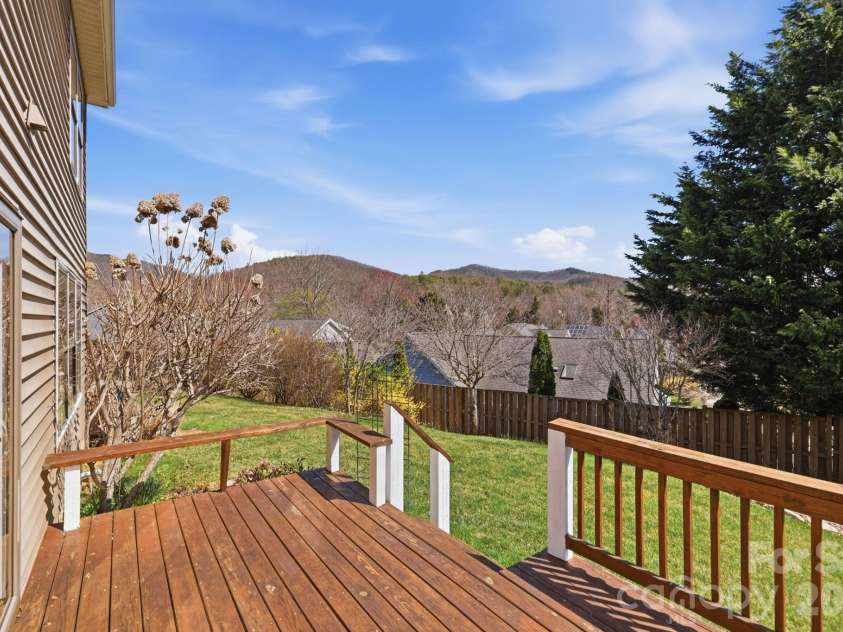 11 Carolina Corner Drive, Black Mountain, NC 28711.  MLS# CAR4359363, YatesRealty ID 20682. Side Deck