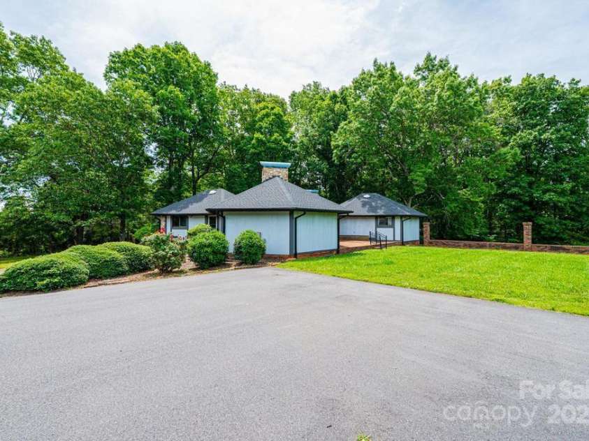 4275 Herman Sipe Road, Conover, NC 28613.  MLS# CAR4270261, YatesRealty ID 20682. 