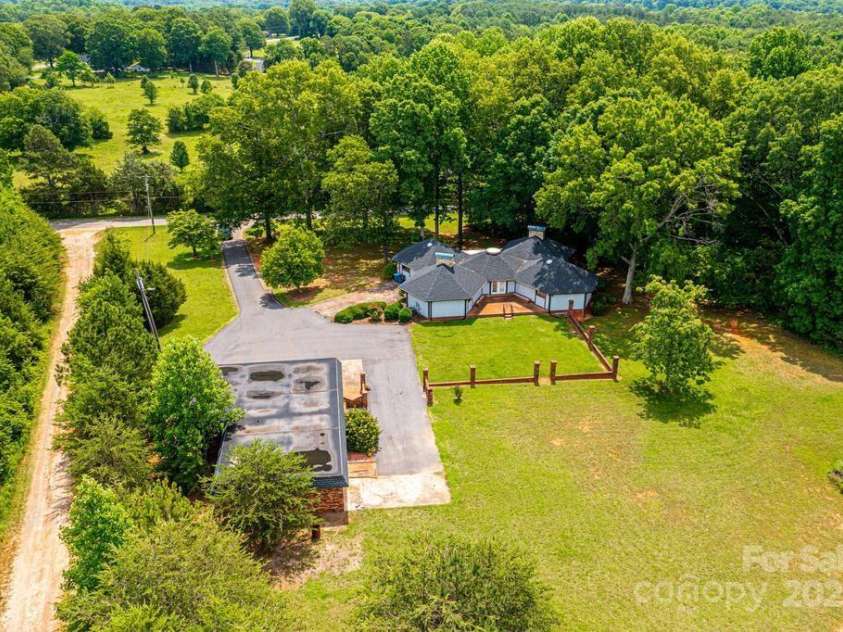 4275 Herman Sipe Road, Conover, NC 28613.  MLS# CAR4270261, YatesRealty ID 20682. 