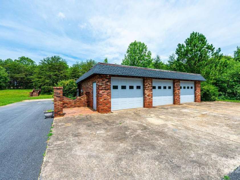 4275 Herman Sipe Road, Conover, NC 28613.  MLS# CAR4270261, YatesRealty ID 20682. Detached garage