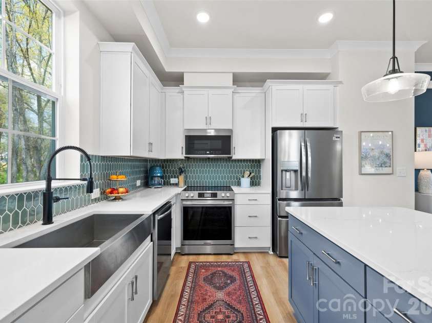 3225 Zenith Lane, Charlotte, NC 28205.  MLS# CAR4361849, YatesRealty ID 20683. Beautiful finishes and custom backsplash