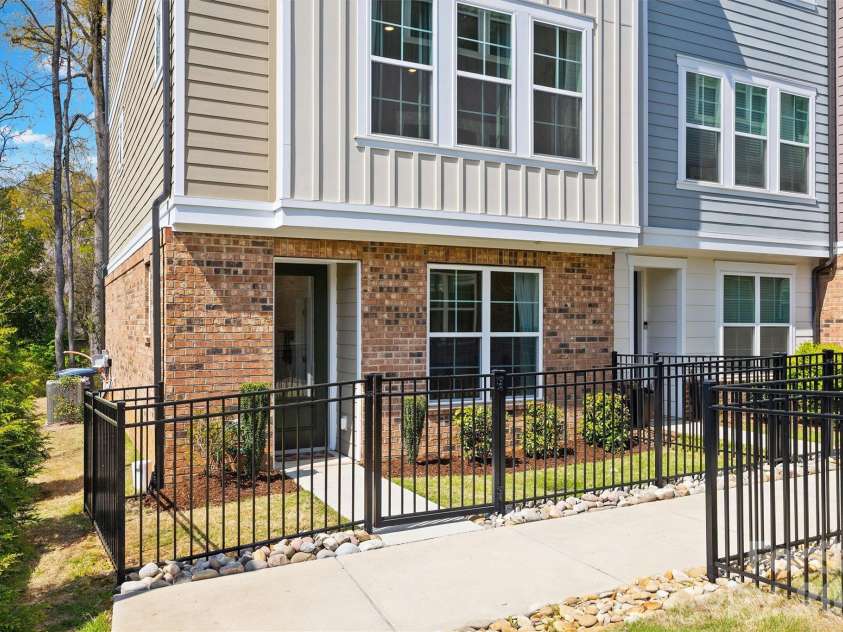 3225 Zenith Lane, Charlotte, NC 28205.  MLS# CAR4361849, YatesRealty ID 20683. Fenced yard, perfect for pups!