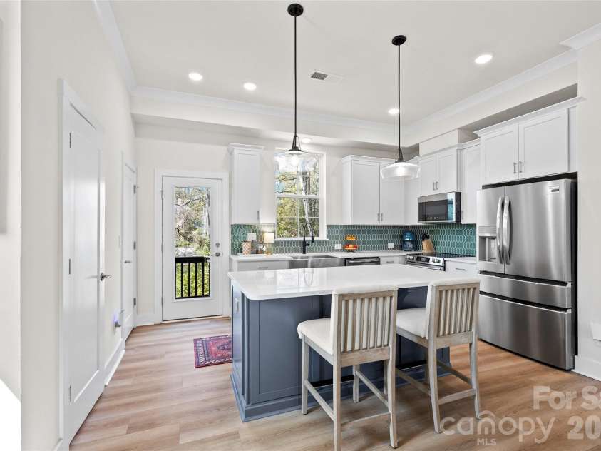 3225 Zenith Lane, Charlotte, NC 28205.  MLS# CAR4361849, YatesRealty ID 20683. Island kitchen
