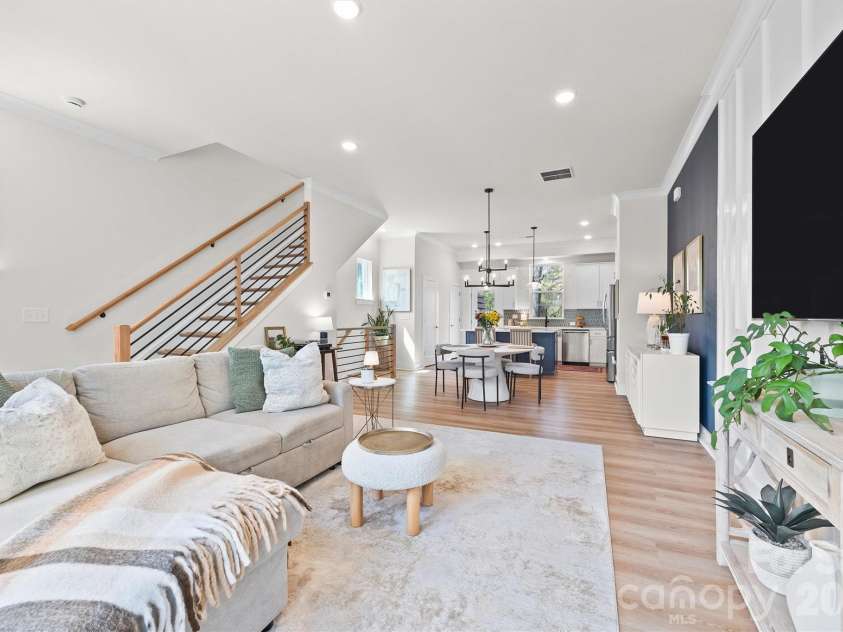 3225 Zenith Lane, Charlotte, NC 28205.  MLS# CAR4361849, YatesRealty ID 20683. Open floorpan with 10-ft ceilings on main