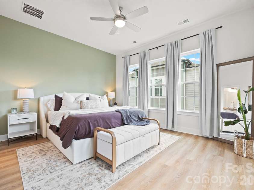 3225 Zenith Lane, Charlotte, NC 28205.  MLS# CAR4361849, YatesRealty ID 20683. Very spacious primary suite