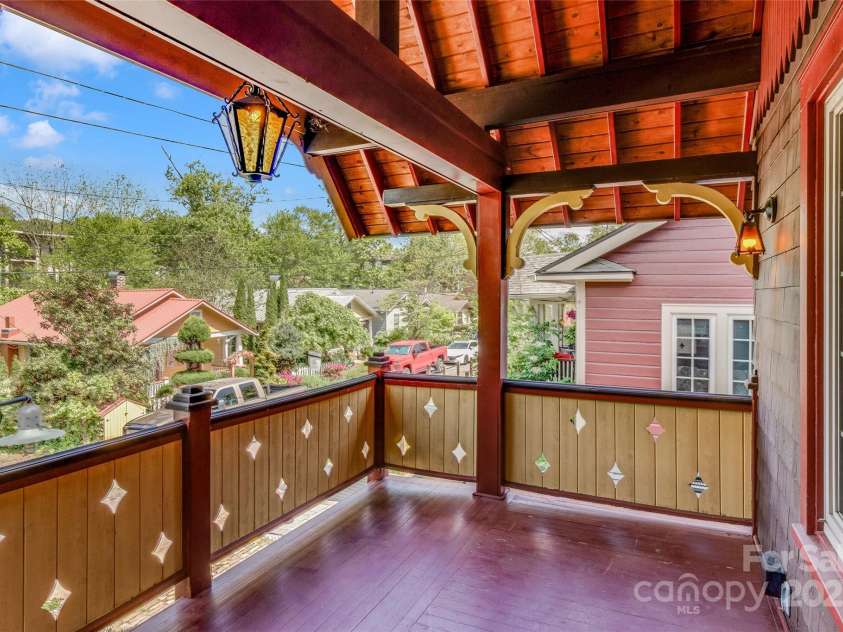 62 Elizabeth Place, Asheville, NC 28801.  MLS# CAR4254605, YatesRealty ID 20685. 