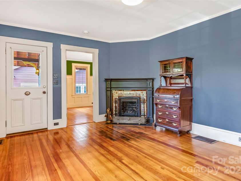 62 Elizabeth Place, Asheville, NC 28801.  MLS# CAR4254605, YatesRealty ID 20685. 